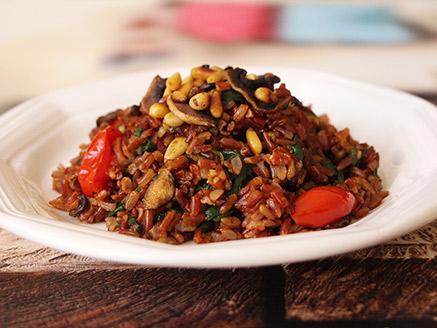 Red Rice with Mushrooms, Spinach and Pine Nuts