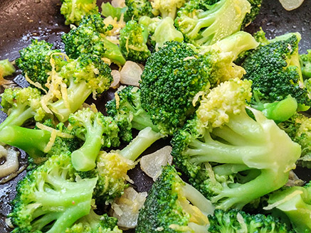 Stir-Fried Broccoli with Garlic and Lemon Zest