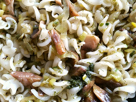 Rice Pasta with Leek and Mushrooms