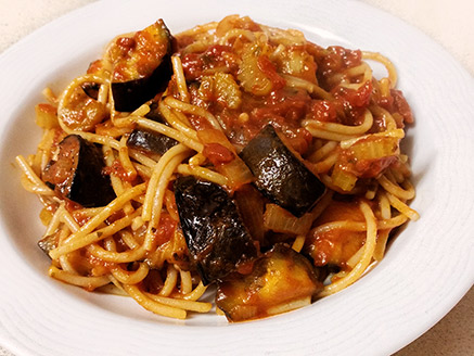 Vegan Spaghetti in Tomato Sauce and Eggplant Cubes